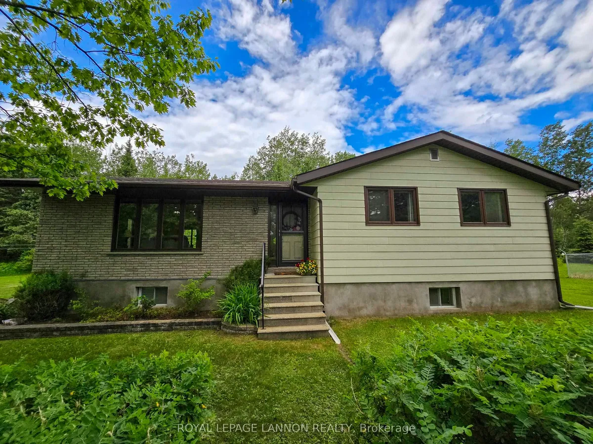 Detached in Oliver Paipoonge