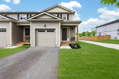 Att/Row/Townhouse in Gravenhurst