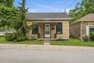 Detached in Brantford