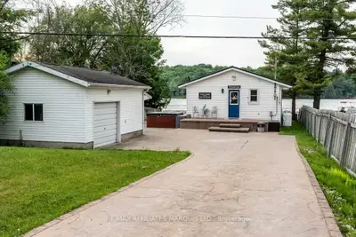 Detached in Front of Yonge