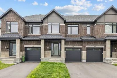 Att/Row/Townhouse in Blossom Park - Airport and Area