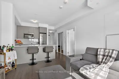 Condo Apartment in Hamilton
