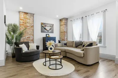 Duplex in Cobourg