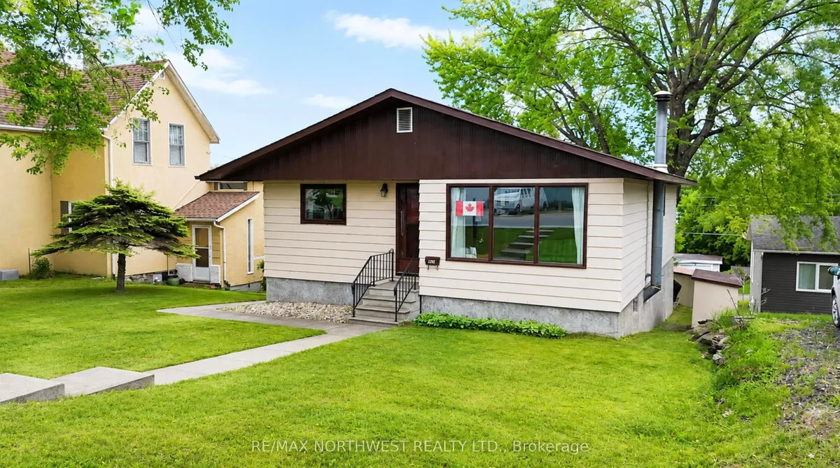 Detached in Kenora