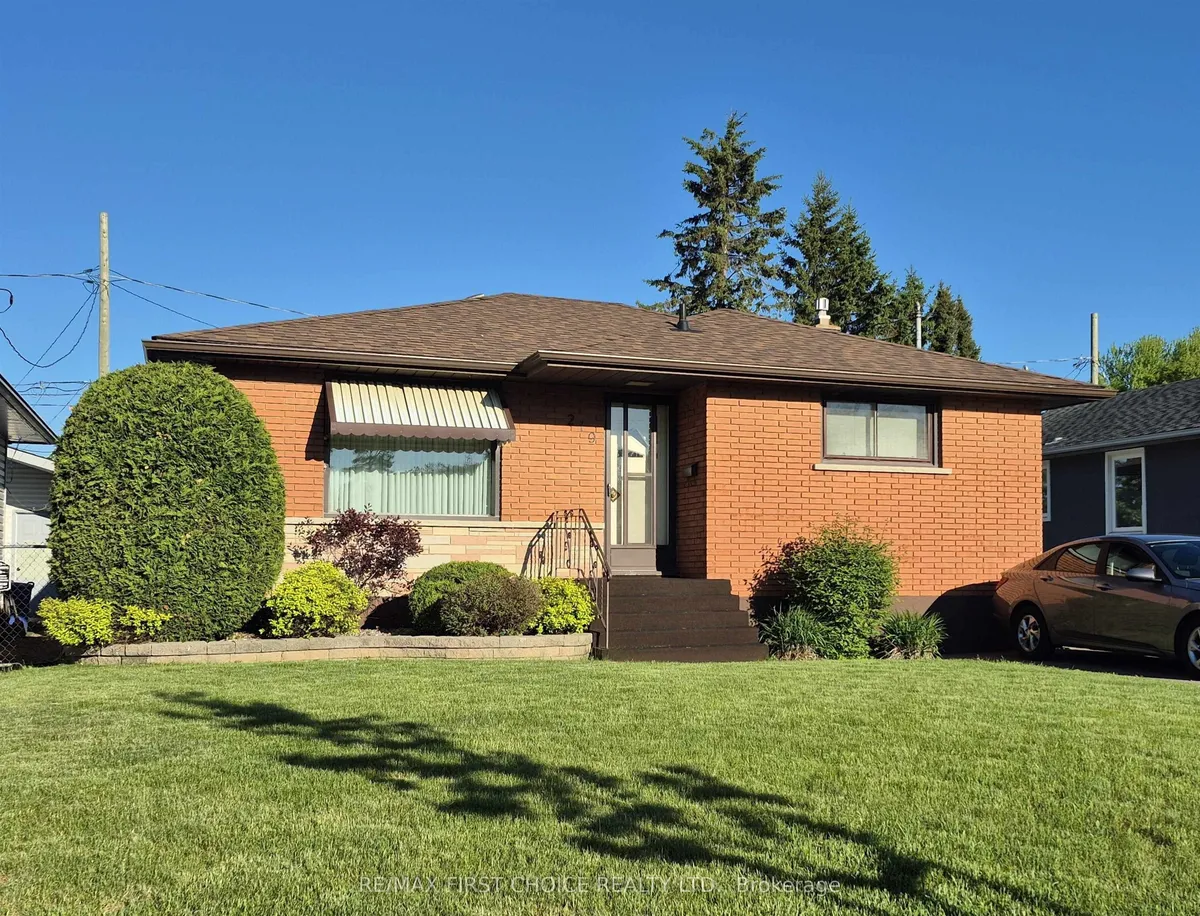 Detached in Thunder Bay