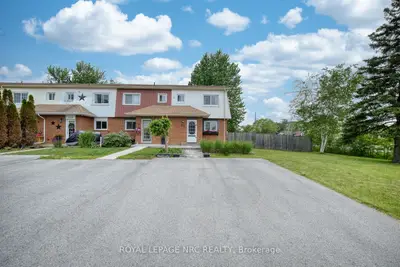 Att/Row/Townhouse in Fort Erie