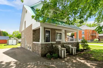 Detached in Huron East