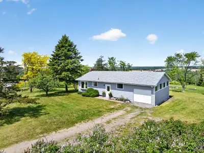 Detached in Centre Hastings