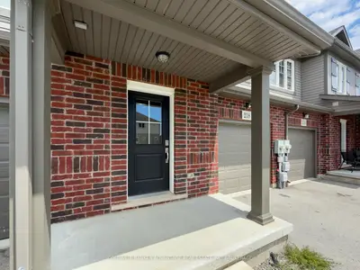 Att/Row/Townhouse in Welland
