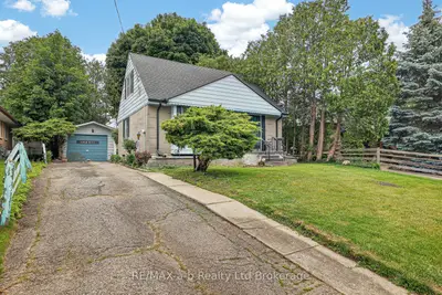 Detached in Woodstock