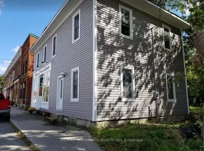 Att/Row/Townhouse in Rideau Lakes
