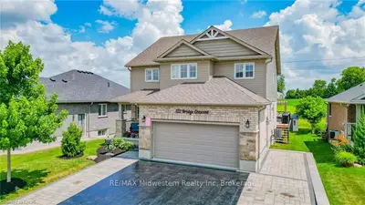 Detached in Minto