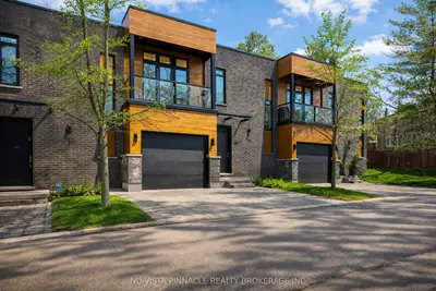 Condo Townhouse in London North