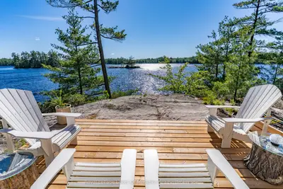 Detached in Gravenhurst