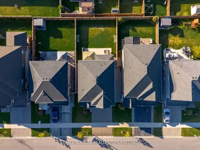 Detached in Pelham