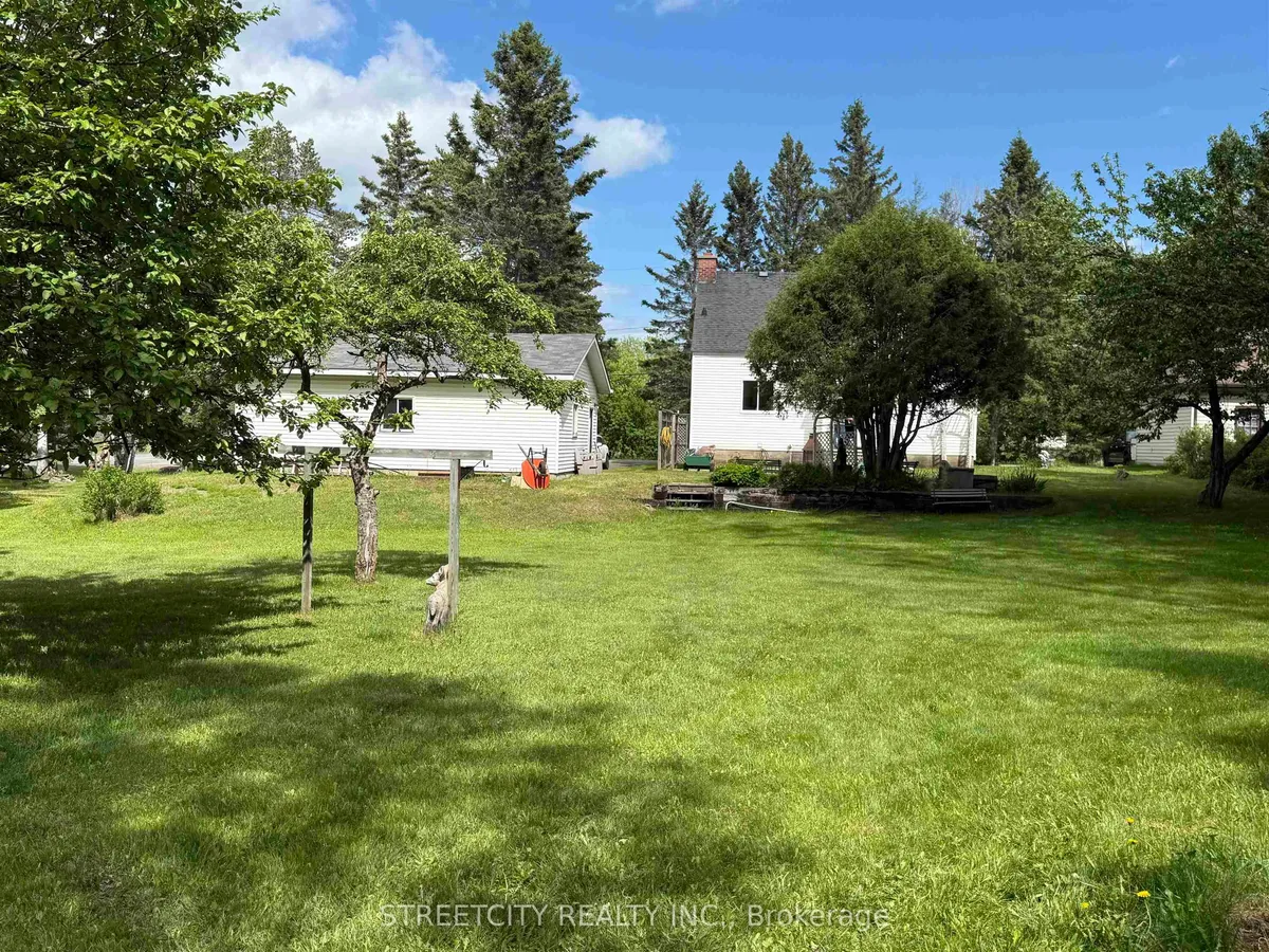 Detached in Thunder Bay