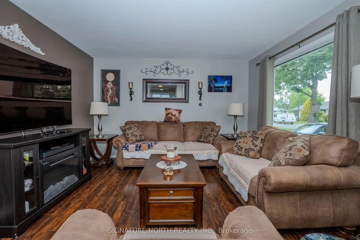 Detached in Thunder Bay
