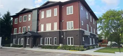 Condo Apartment in Perth East