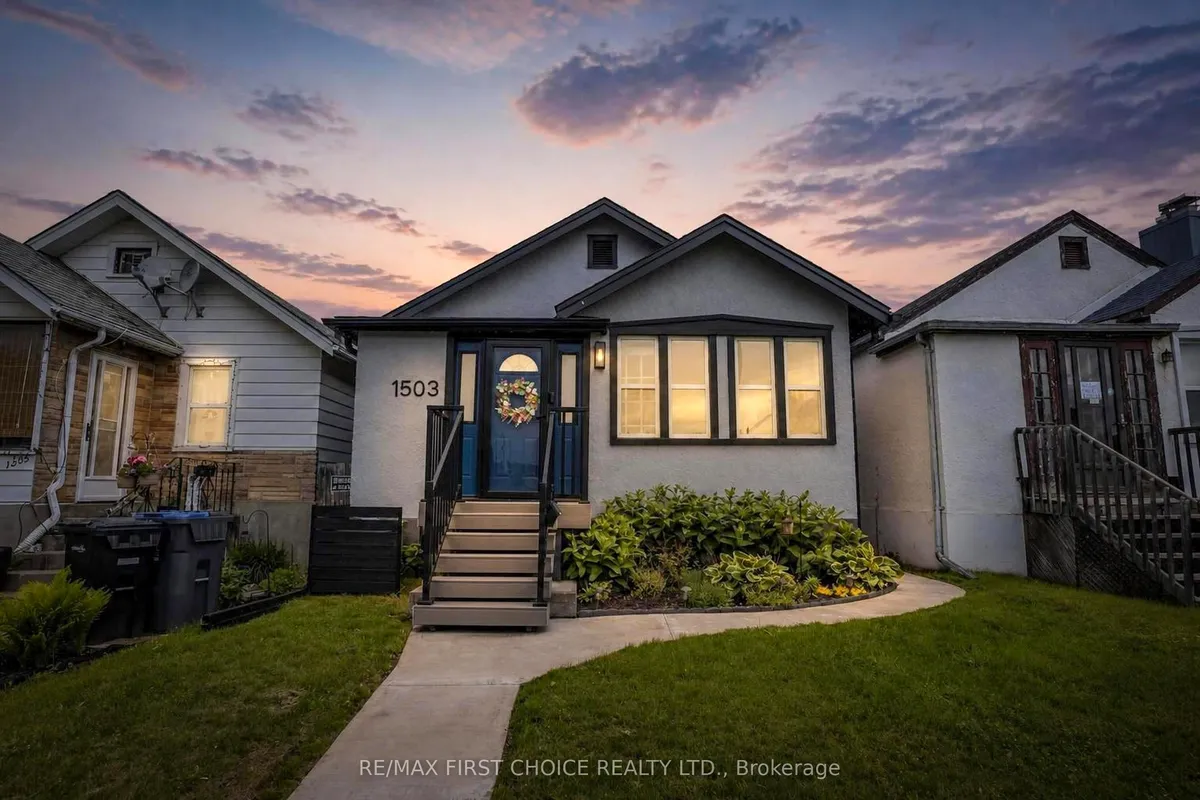 Detached in Thunder Bay