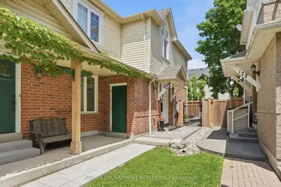 Att/Row/Townhouse in Hamilton