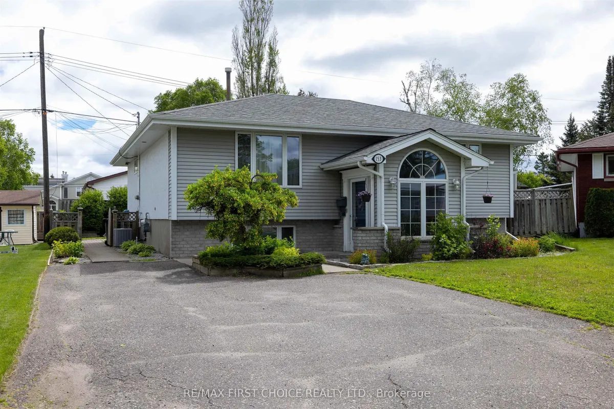 Detached in Thunder Bay