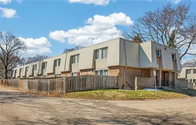 Condo Townhouse in St. Catharines