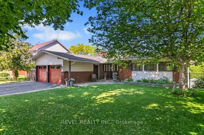 Detached in Britannia - Lincoln Heights and Area