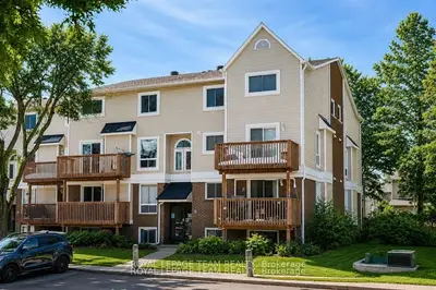 Condo Townhouse in Kanata