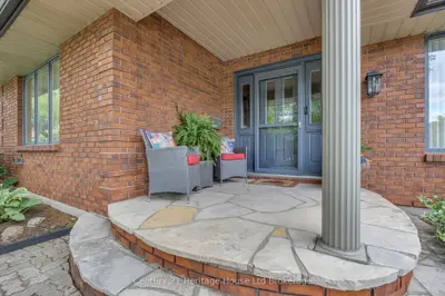 42 Alexander Avenue, Tillsonburg, On N4g 4z1