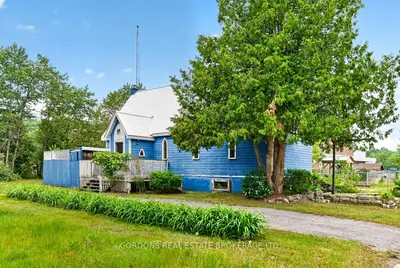 Detached in Addington Highlands