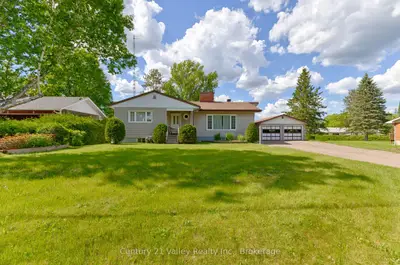 Detached in Bonnechere Valley