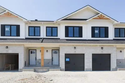 Att/Row/Townhouse in Smiths Falls