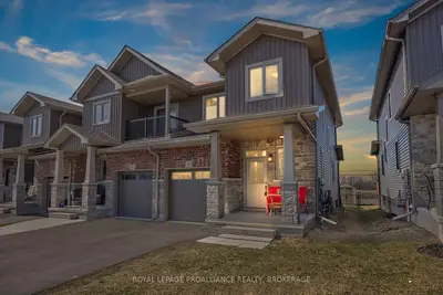 Att/Row/Townhouse in Loyalist