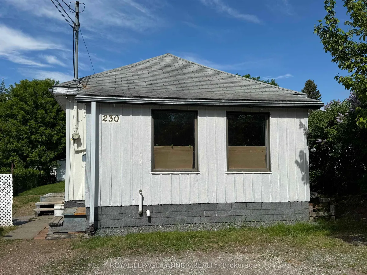 Detached in Thunder Bay