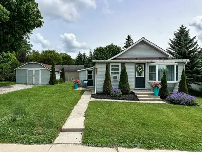 Detached in North Huron
