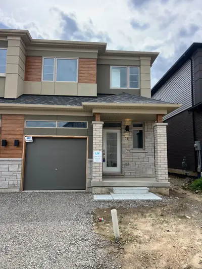 Detached in Brantford