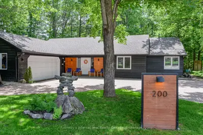 Detached in Gravenhurst