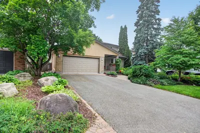 Detached in Billings Bridge - Riverside Park and Area
