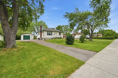 Detached in Belleville
