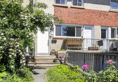 Att/Row/Townhouse in Carlington - Central Park
