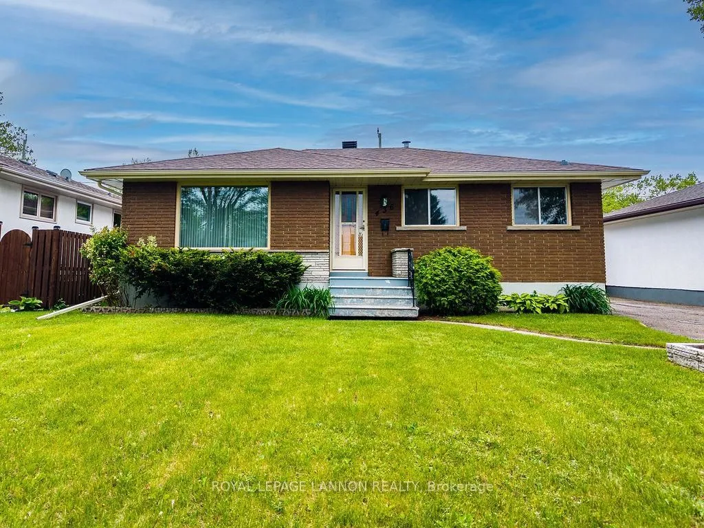 Detached in Thunder Bay