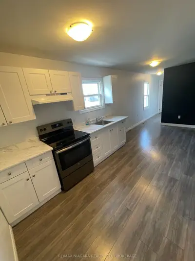 117 Lyons Avenue C, Welland, On L3b 1l9
