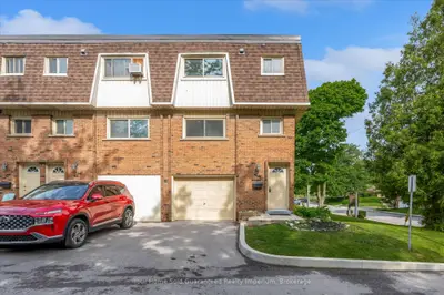Condo Townhouse in Hamilton
