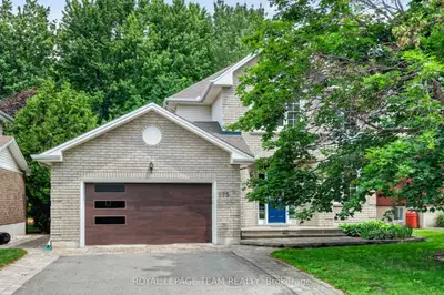 Detached in Blossom Park - Airport and Area