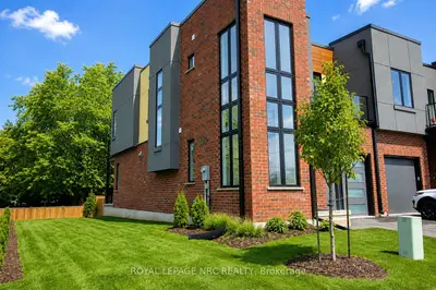 Condo Townhouse in Pelham