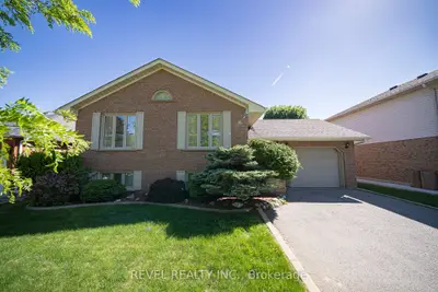 Detached in Brantford
