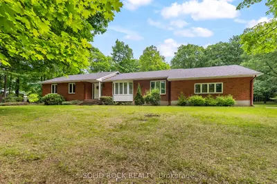 Detached in McNab/Braeside