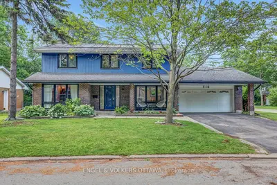 Detached in Beacon Hill North - South and Area