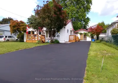 Detached in Belleville