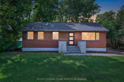 Detached in Meadowlands - Crestview and Area